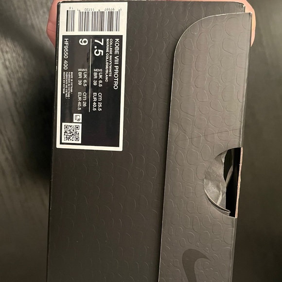 Kobe Protro VIII Collège Navy - Picture 2 of 2